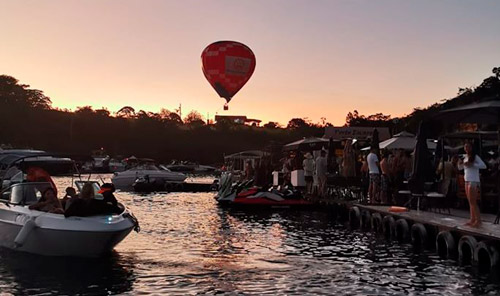 Foto Final de tarde com o balão da Suzuki Marine